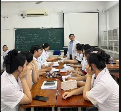 Học đi đôi với hành trong sinh viên trường Y – Dược có ích lợi gì?