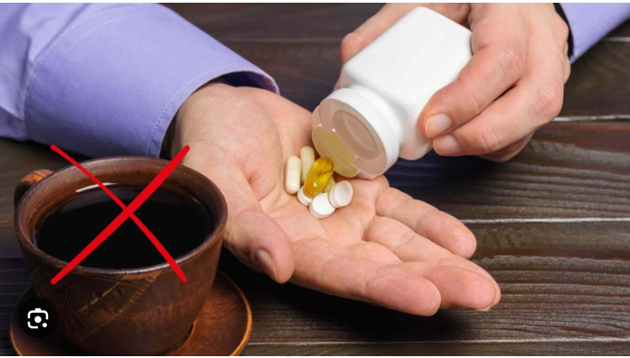Không nên uống thuốc với nước trà