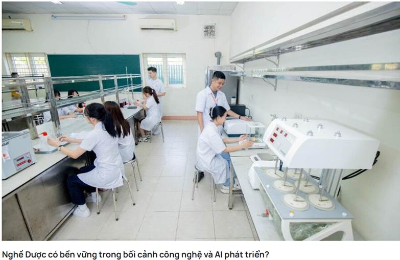 Ngành Dược học hiện nay còn “hot” không? Góc nhìn từ thực tế đào tạo và nhu cầu nhân lực ngành y tế
