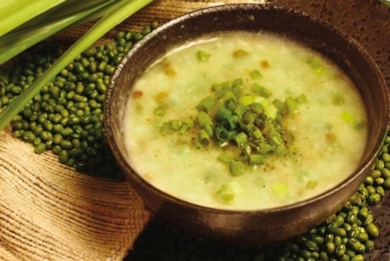 Cháo đậu xanh giải độc, thanh nhiệt